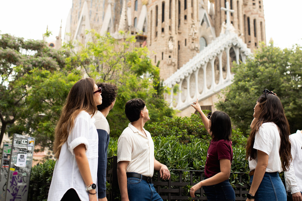 Best of Barcelona: Sagrada Familia, Park Guell, Montjuic & Gothic