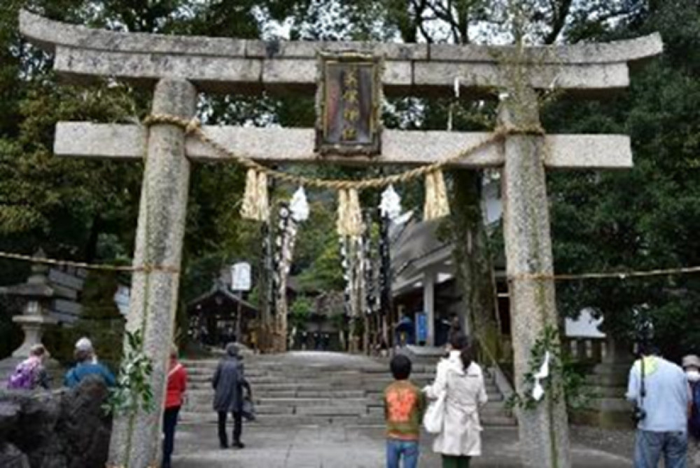 Miho Shrine and Yushien Garden Tour by Chartered Vehicle in Matsue