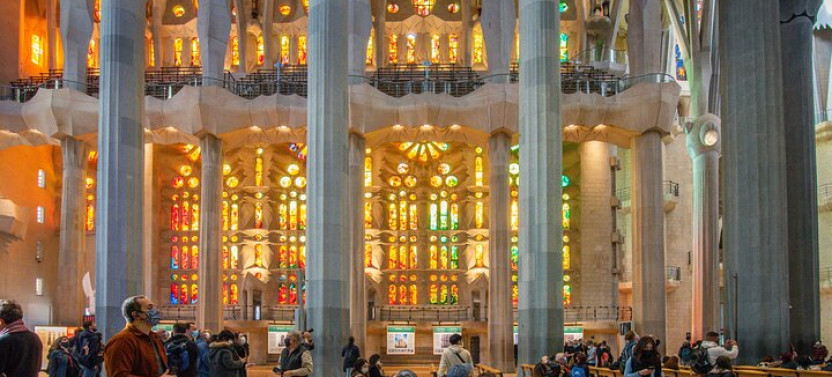 Sagrada Familia Small Group Guided Tour with Skip the Line Ticket