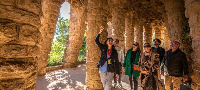 Park Guell Small Group Guided Tour with Skip the Line Ticket, photo 2 of 8