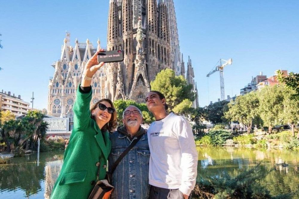 Barcelona Sagrada Familia Park Güell Montjuic and Gothic