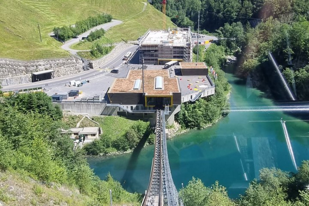Peak to Peak Hike Private Tour in Switzerland