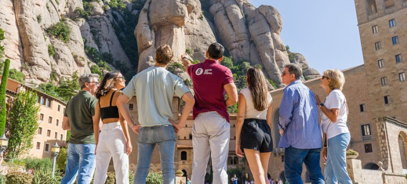 Explore Montserrat and La Sagrada Familia in One Day