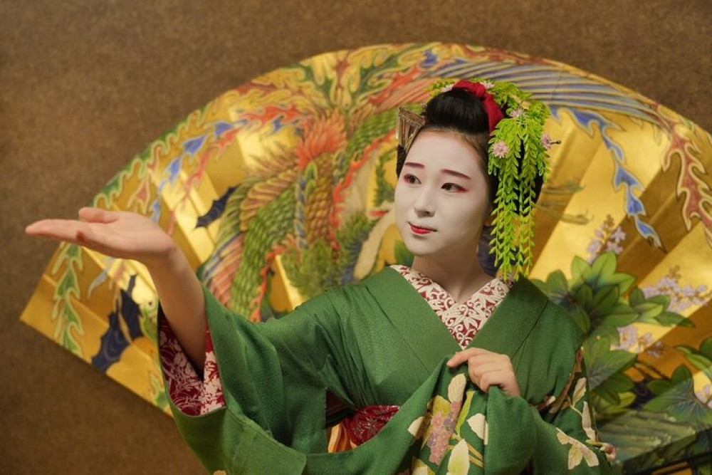 The Art of Geisha Exclusive Show and Gion Walking Tour