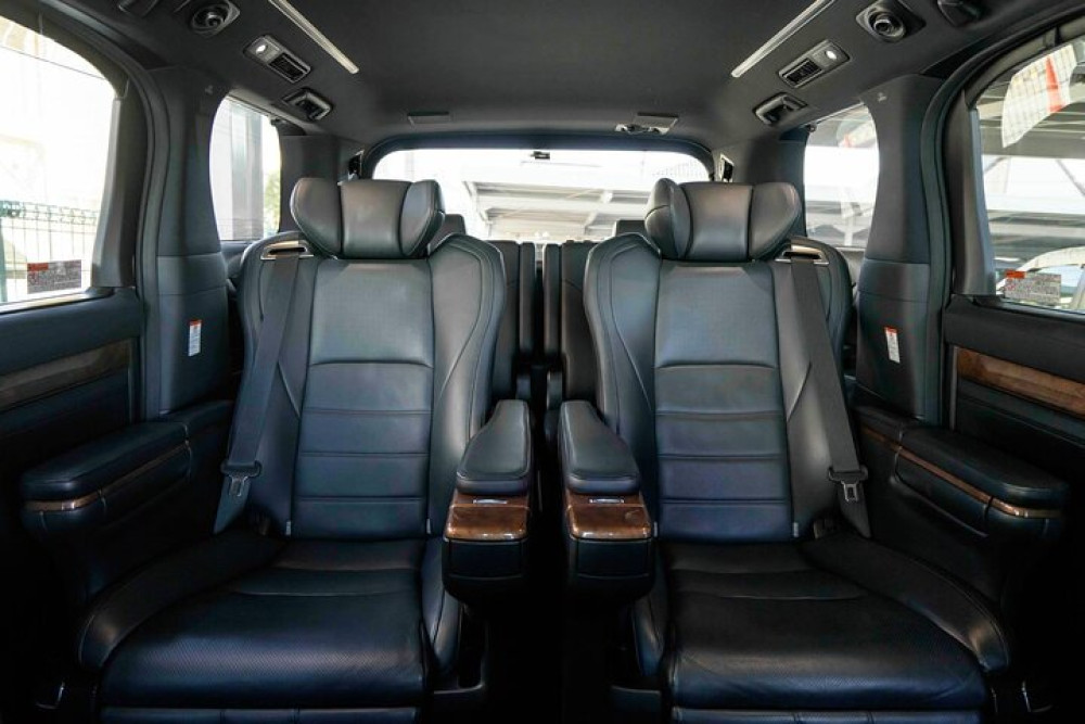 Tokyo 5-Hour Private Charter with NRT/HND Airport Transfer