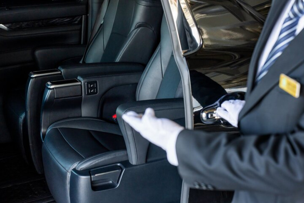 Nara or Kobe To/From Osaka or Kansai Airport (KIX) Private Transfer