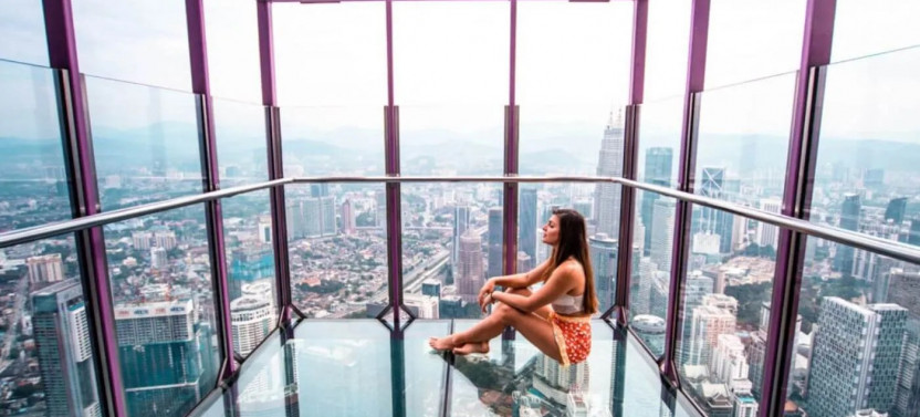 Kuala Lumpur By Night: A Magical Light Experience
