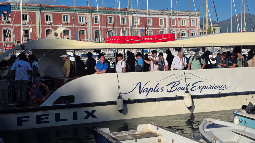 Naples: 75-Minute Bay Sightseeing Cruise with Posillipo & Vesuvius