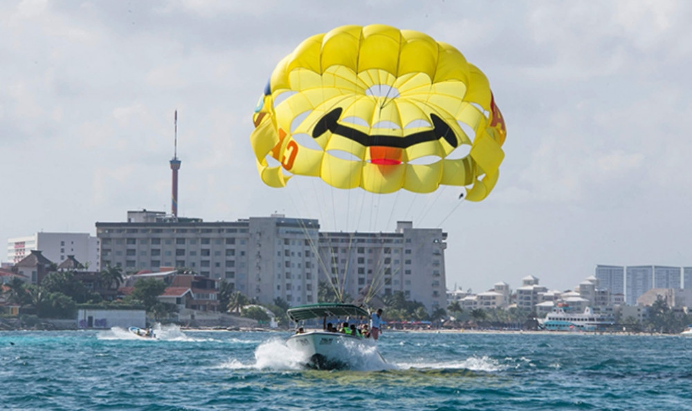 Cancun Parasail With Air Conditioned Transportation