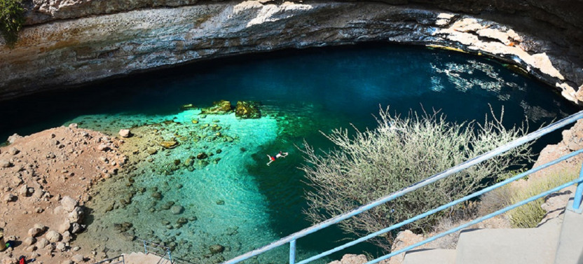 Explore Wadi Shab & Bimmah Sinkhole: Full Day Private Tour
