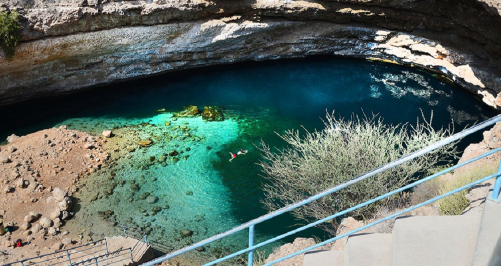 Explore Wadi Shab & Bimmah Sinkhole: Full Day Private Tour