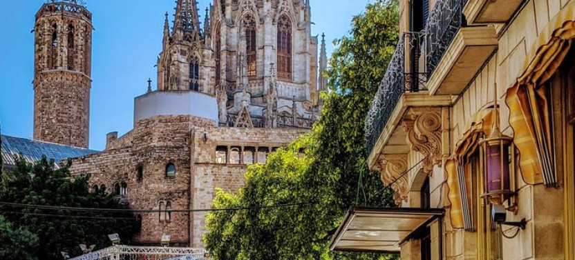 Barcelona Life: Dine Gourmet Food and Culture Tour