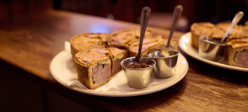 Tastes, Tales & Traditional Ales: Food Tour of London's Historic Pubs
