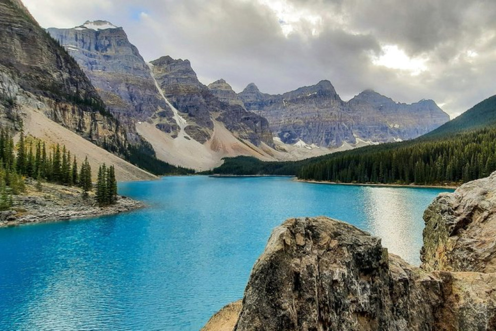 Banff Small-group Tour To Lake Louise, Moraine Lake & Hidden Gems