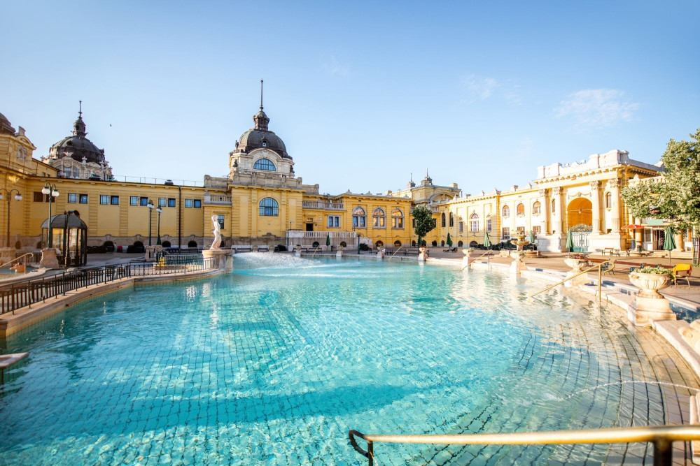 Budapest: Széchenyi Thermal Bath Fast-Track Entry with Locker