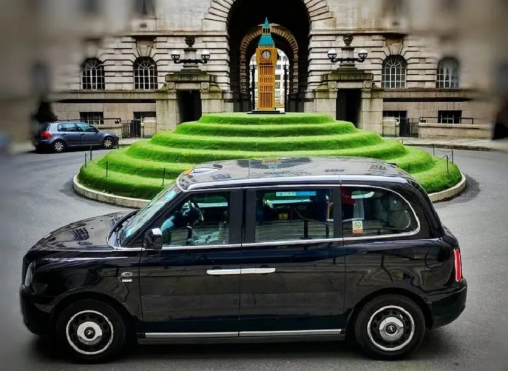 London Gatwick Transfers (LGW) in an Iconic London Black Cab