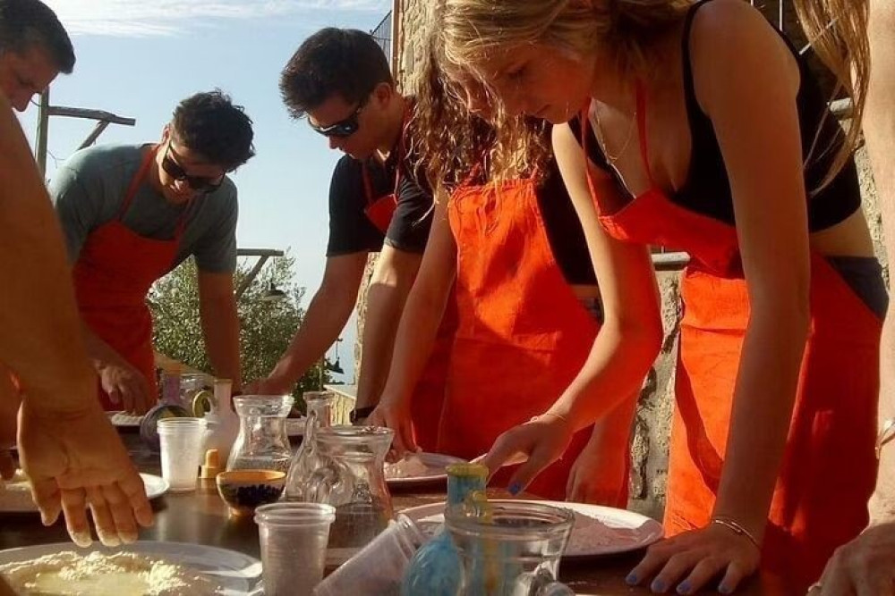 Sorrento: Pizza Making With Wine and Limoncello