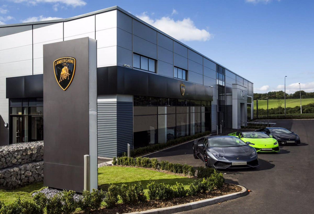 Private Transfer Florence to Milan via Lamborghini Museum/Factory