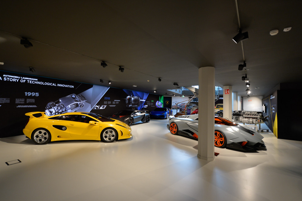 Private Transfer Florence to Venice via Lamborghini Museum/Factory