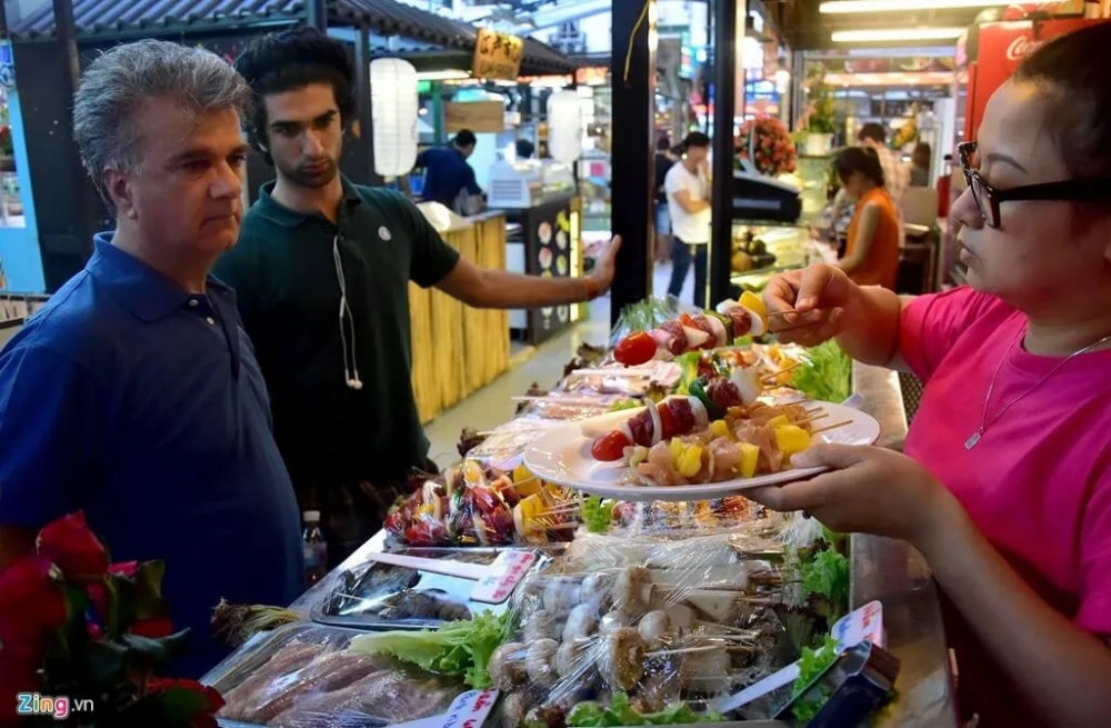 Saigon at Night: Street Food by Motorbike Tour