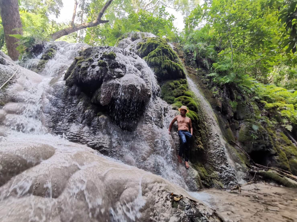 Doi Suthep Temple & Sticky Waterfall Tour