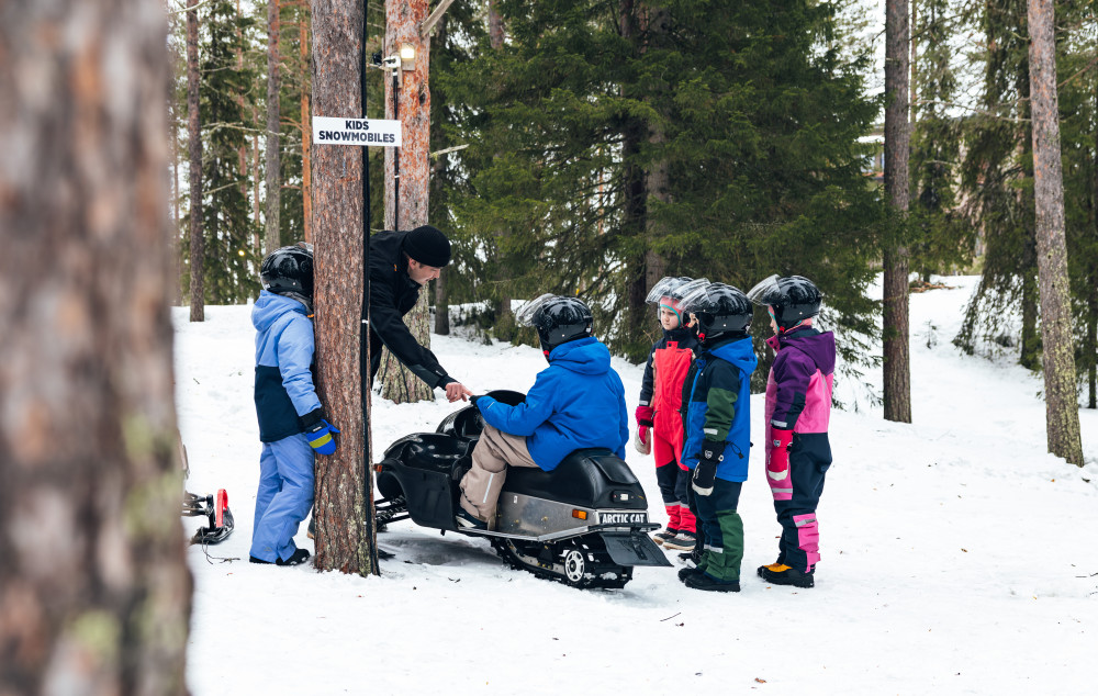 Kids Mini Snowmobile Ride in Levi