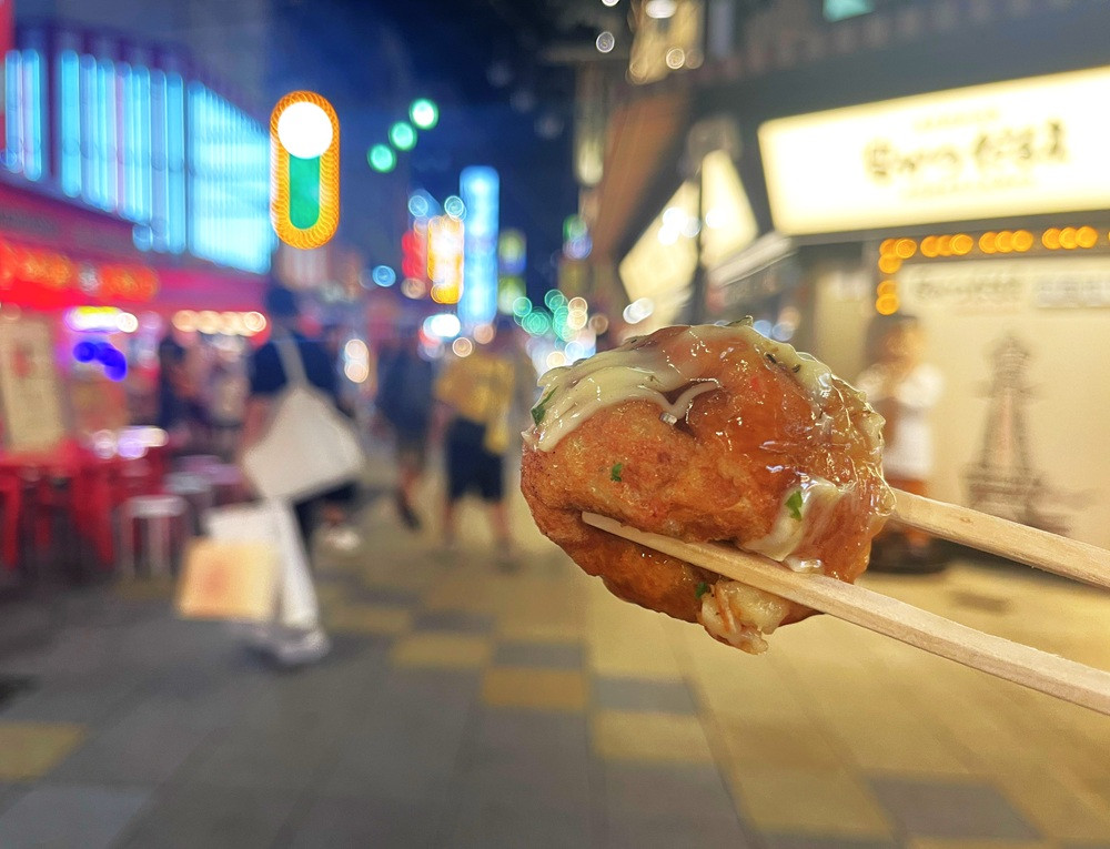 Small Group Evening Osaka Shinsekai Street Food Tour with Expert Guide