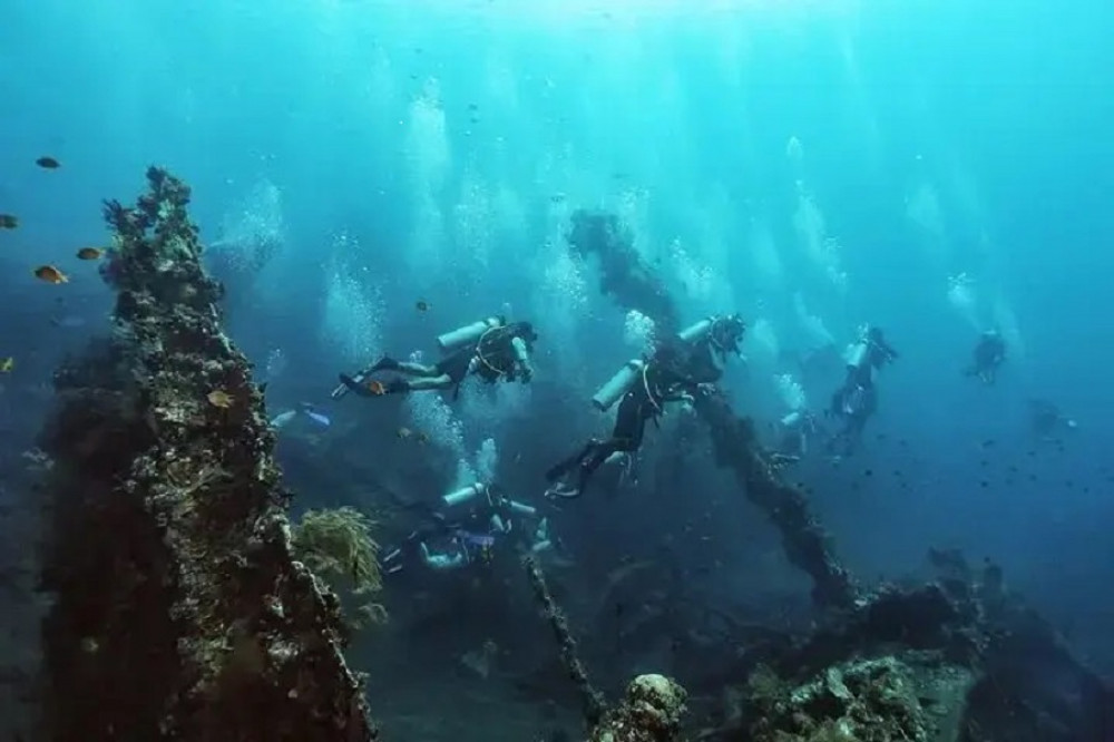 USS Shipwreck Scuba Dives