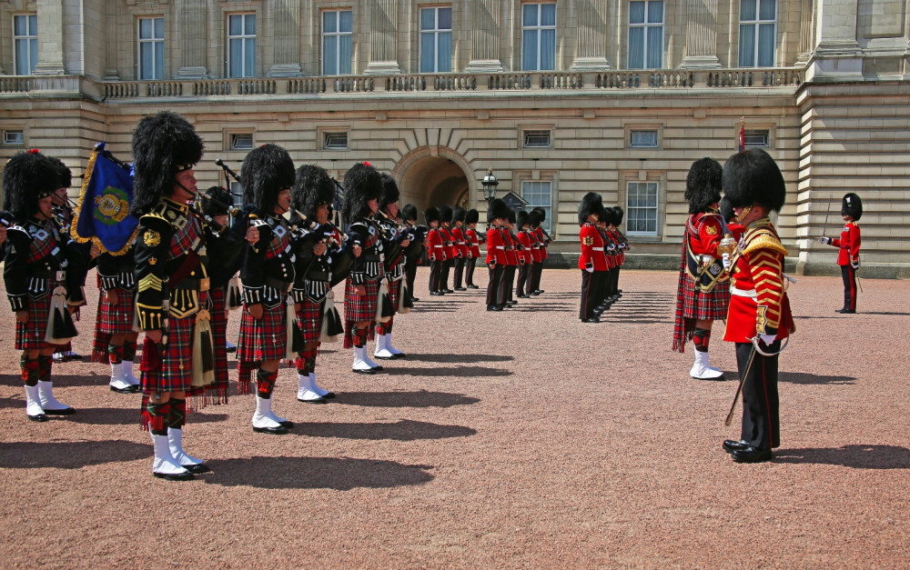 Changing of the Guard Guided Walking Tour Semi-Private