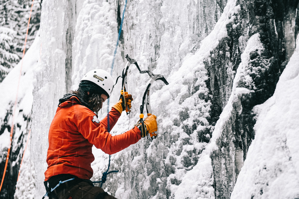 Beginner-Friendly Ice Climbing Adventure with Expert Instruction in Sälen