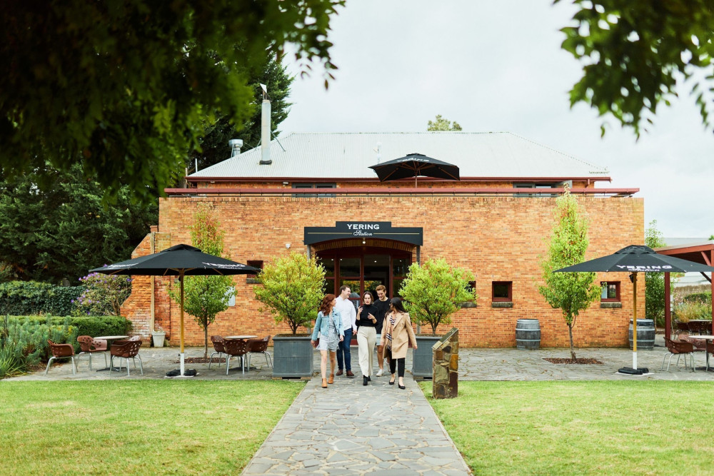 Green Route Hop-On Hop-Off Yarra Valley Wine Route from Central Melbourne