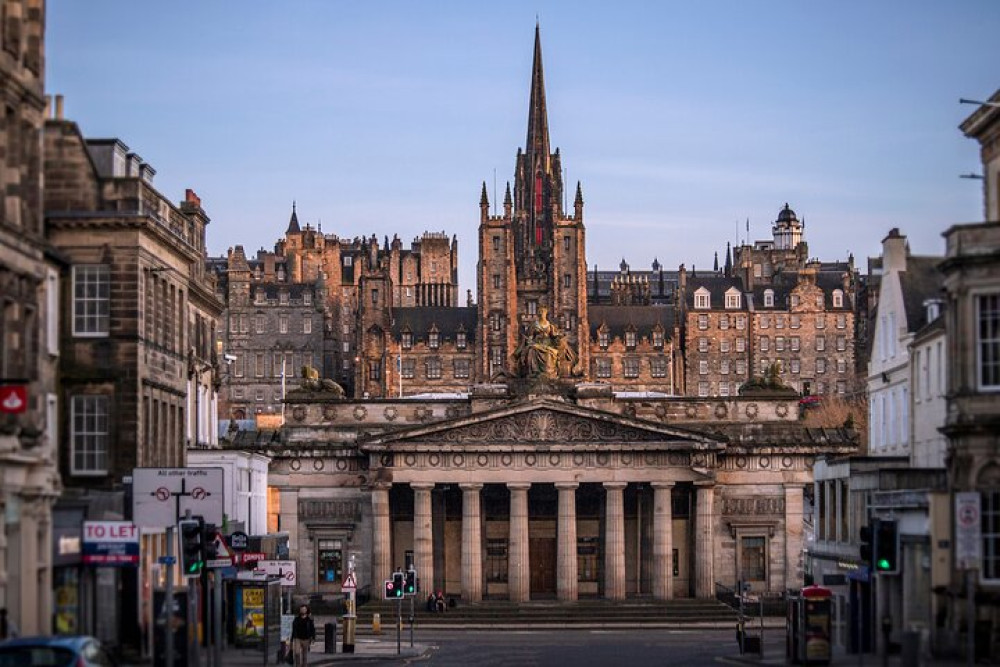 Edinburgh Full Day Walking Tour with Castle Included
