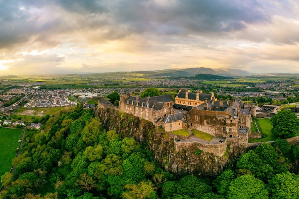Stirling Castle and Old Town Tour by Train with Tickets