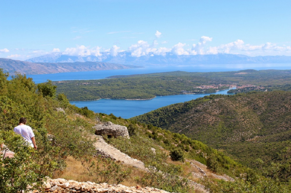 Amazing Day Tour of Hvar With Wine Tasting and Traditional Lunch