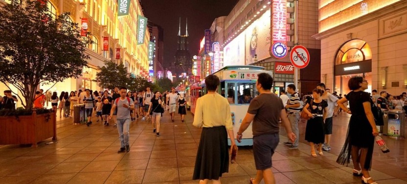 Private Shanghai Night Tour: Huangpu River Cruise & Nanjing Road