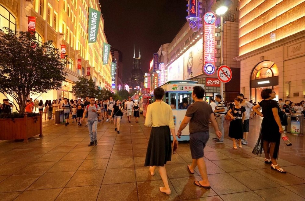 Private Shanghai Night Tour: Huangpu River Cruise & Nanjing Road