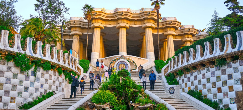 Private Park Güell & Gaudi House Experience