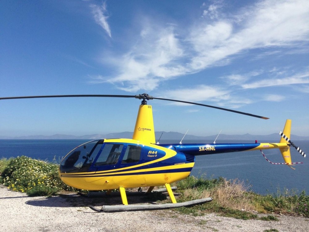 Private Helicopter Tour: Santorini to Mykonos