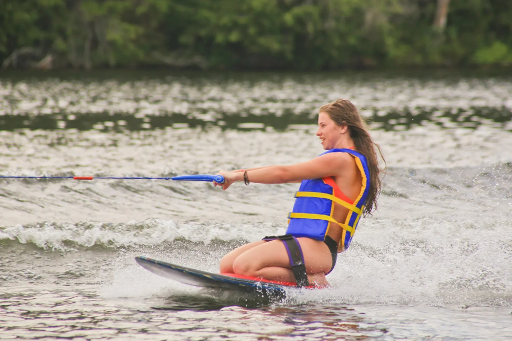 Kneeboarding in Mount Lavinia