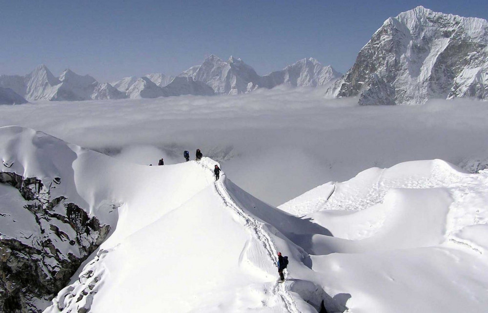 16 Day Lobuche Peak Climbing