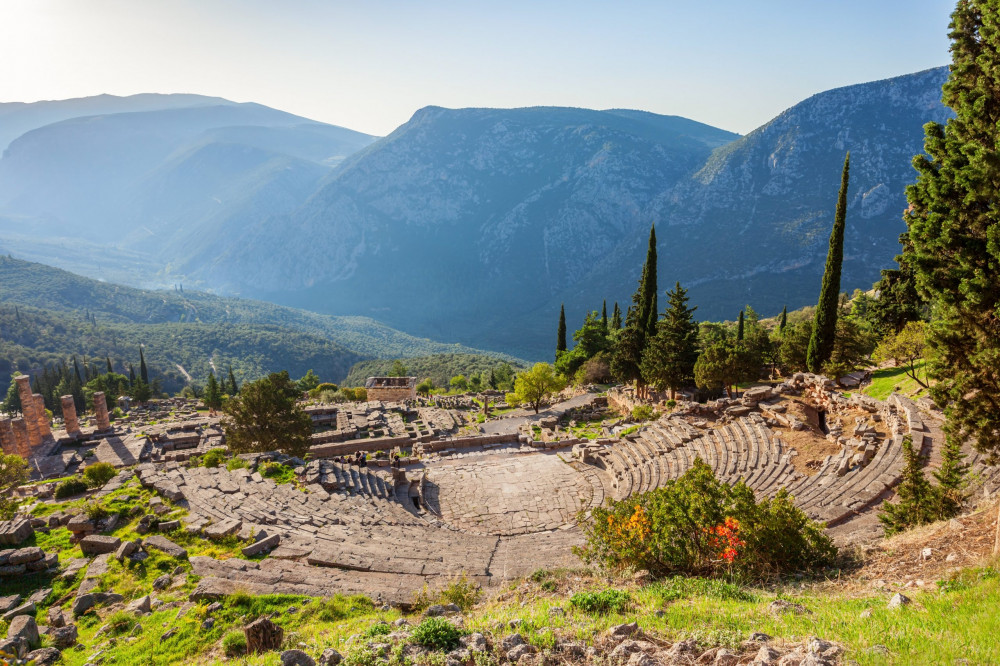 Delphi Day Trip with Oracle Sites & Hosios Loukas Monastery