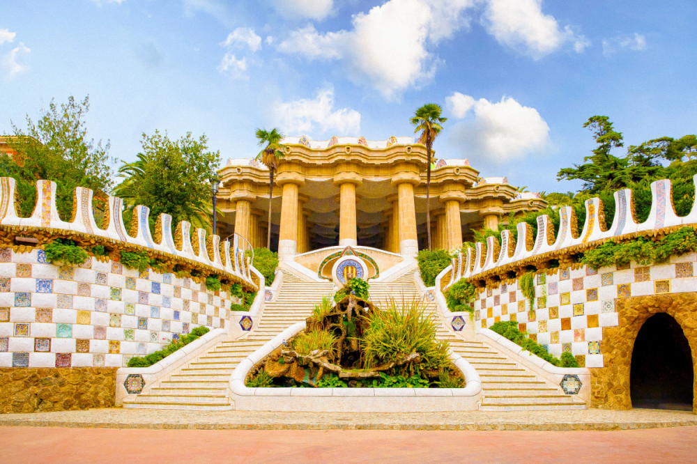 Barcelona: Gaudí's Park Güell Fast-Track Guided Tour In French