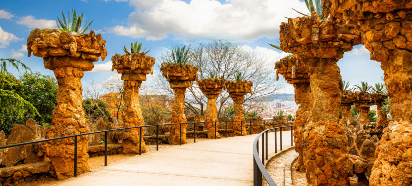 Barcelona: Gaudí's Park Güell Fast-Track Guided Tour In French, photo 4 of 6