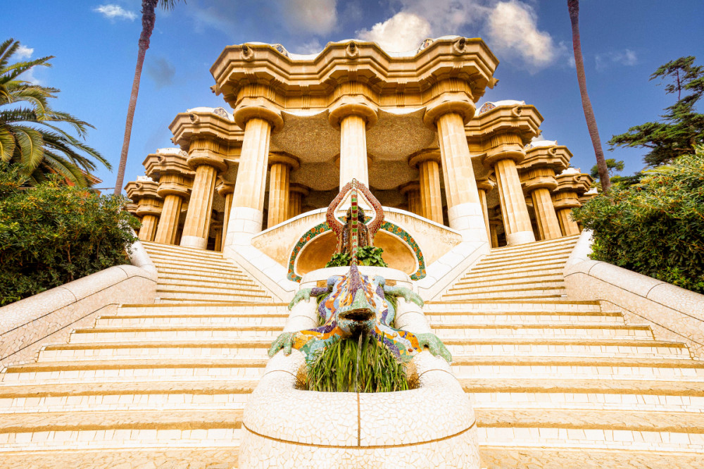 Barcelona: Gaudí's Park Güell Fast-Track Guided Tour In Spanish