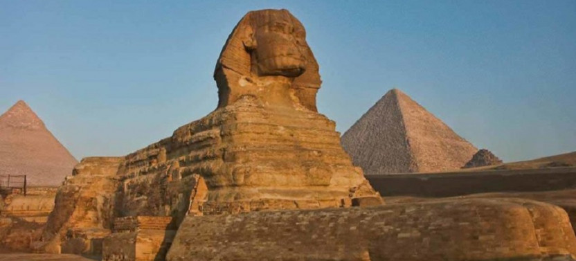 Day Tour to Pyramids of Giza, Egyptian Museum and Khan Elkhalili Bazzar
