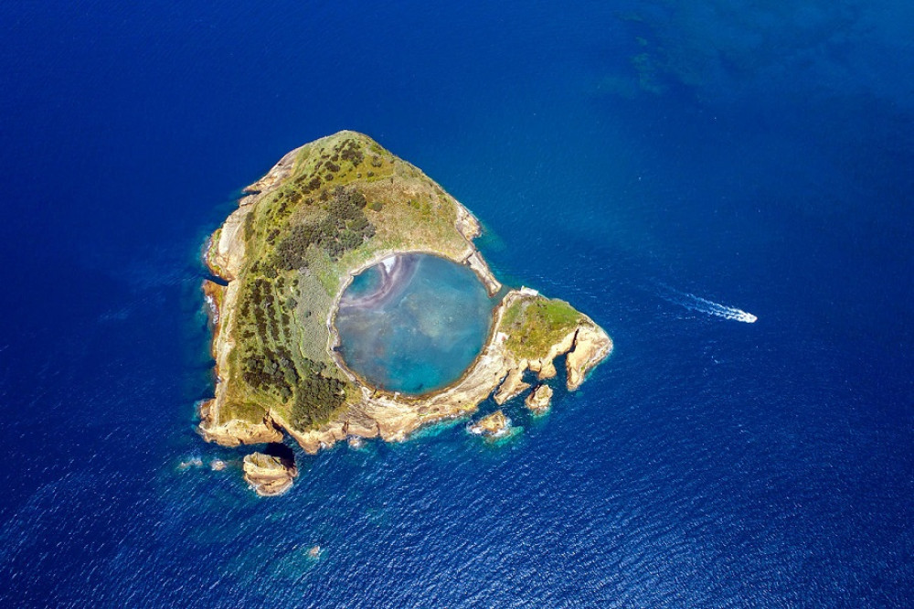 Boat tour around the Small Island of Vila Franca