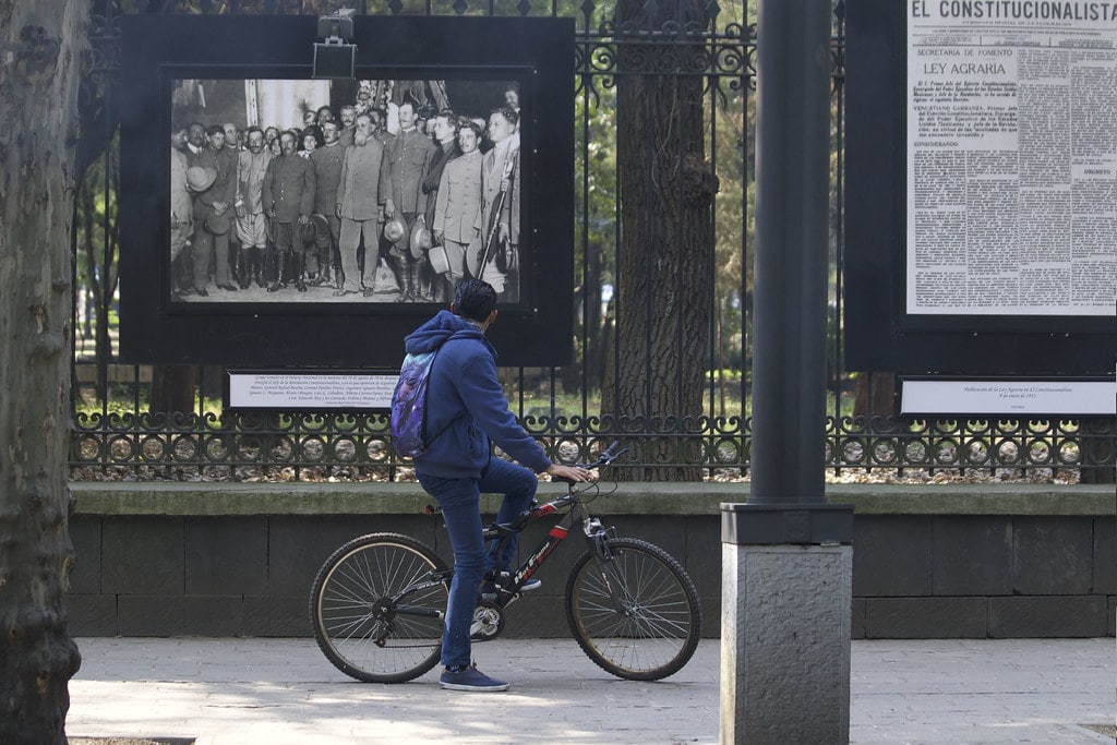 Take this Mexico City tour if you love riding bicycles...and the city lit up at night