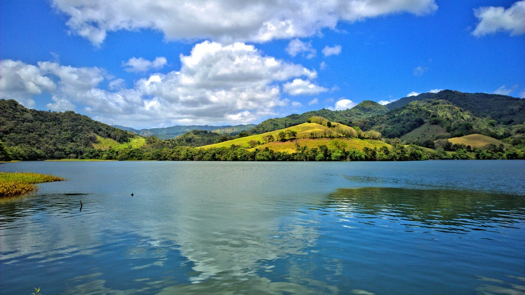 Lago Dos Bocas Sightseeing in Puerto Rico