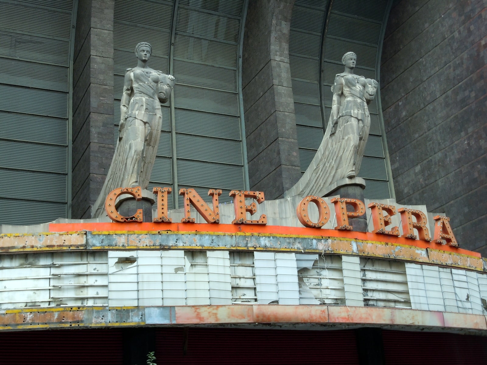 Cine Opera is a great stop for those spending 3 days in Mexico City who love old, cool stuff