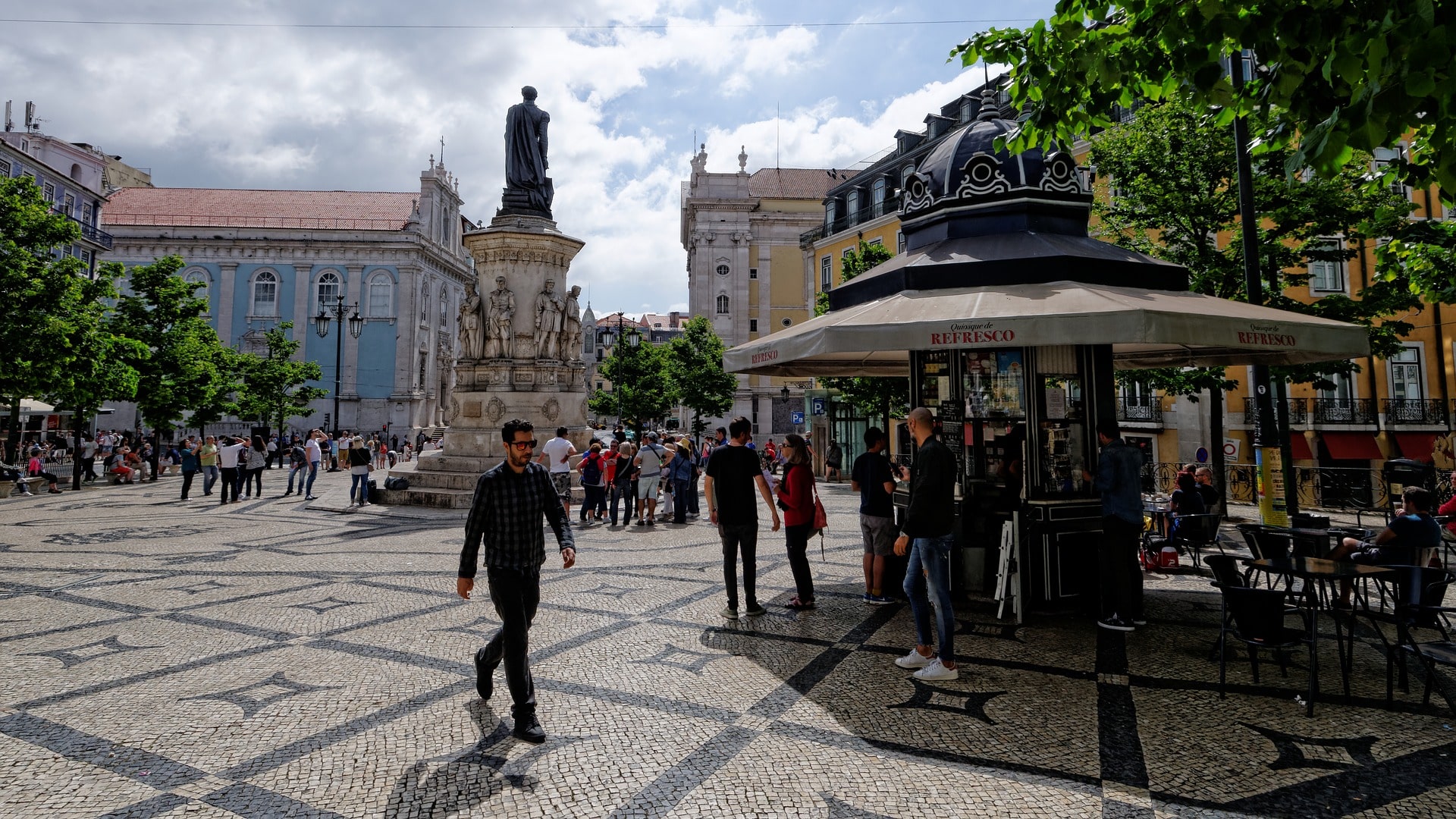 Visiting a quiosques de refrescos is an awesome thing to do in Portugal